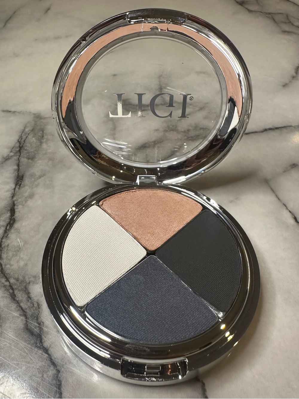 TIGI Cosmetics High Density Quad Eyeshadow in the shade "Smoky Hot"